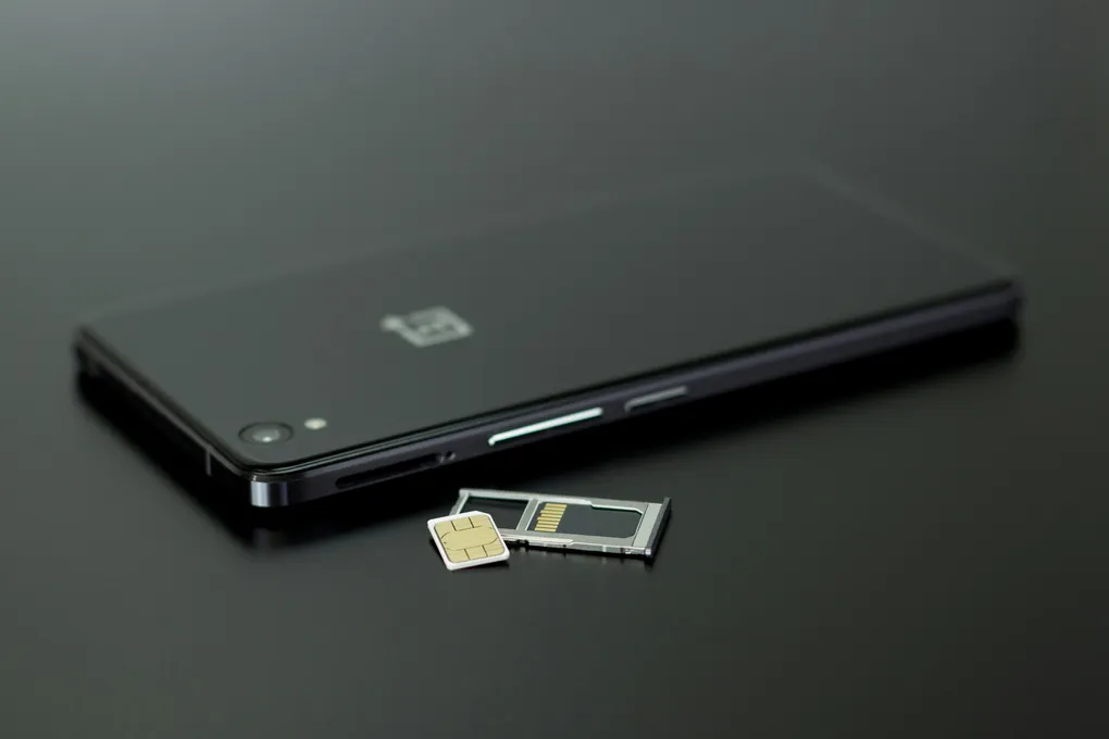 Roaming vs eSIM vs Local SIM in China: Which to Choose