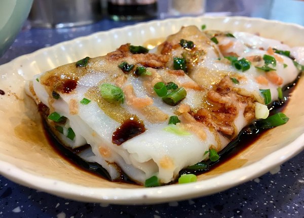 Cheung fun rice noodle roll